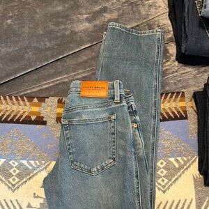 Lucky Brand Midrise straight 2/26